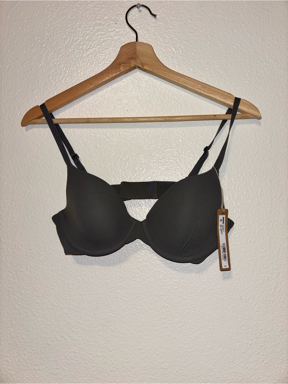 NWT-Skims Fits Everybody Scoop Plunge Bra